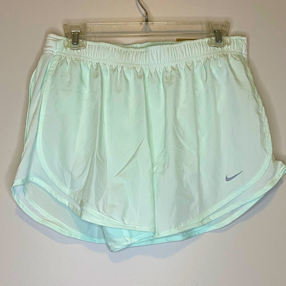 NWT Nike women’s Running shorts Large